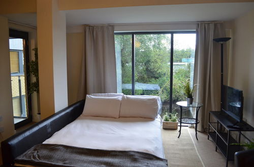 Foto 6 - MetroStays - Riverside Apartment