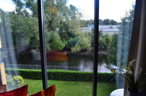 Foto 11 - MetroStays - Riverside Apartment