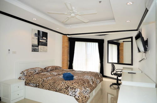 Photo 3 - Stylish 2 bed Condo Jomtien