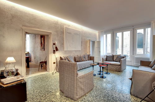 Foto 16 - Stunning Modern Apartment in the Heart of Venice