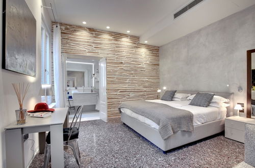 Foto 5 - Stunning Modern Apartment in the Heart of Venice