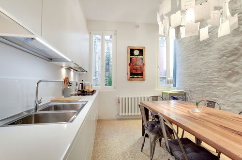 Photo 10 - Stunning Modern Apartment in the Heart of Venice