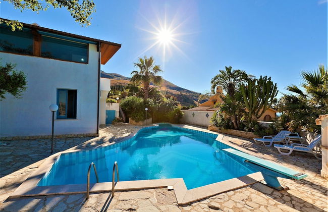 Holiday Home in Trapani With Sea View & Pool - Photo 1