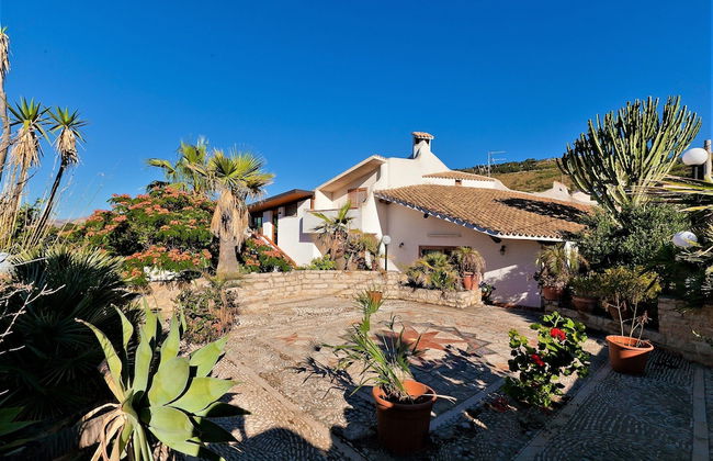 Holiday Home in Trapani With Sea View & Pool - Photo 31