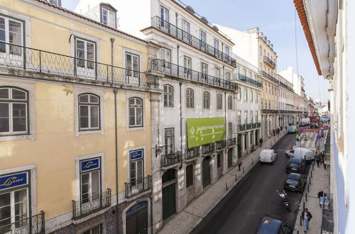 Foto 27 - ALTIDO Elegant 3BR Apt w/terrace in Baixa, 3mins to Lisbon Cathedral