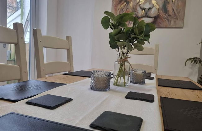 Modern 4-bedroom Townhouse With Private Garden - Foto 12
