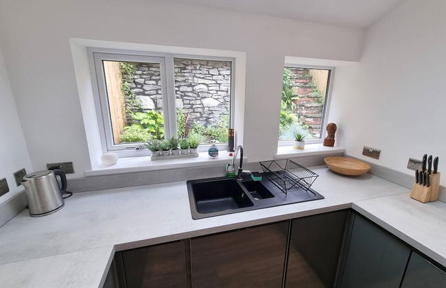 Modern 4-bedroom Townhouse With Private Garden - Foto 6
