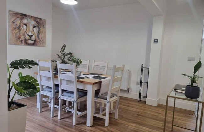 Modern 4-bedroom Townhouse With Private Garden - Foto 14