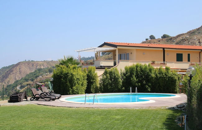 Family Sea-view Retreat in Parghelia - Foto 1