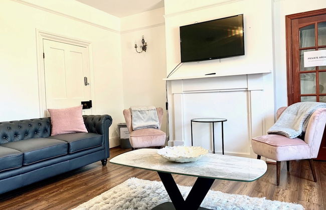 Stunning Estate Sleeps 22 Private Parking & Garden - Foto 21