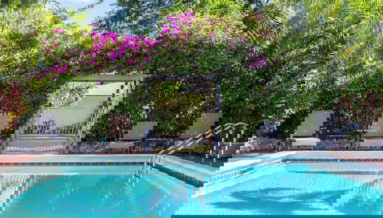 Photo 1 - Richards Motel Courtyard