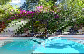 Photo 1 - Richards Motel Courtyard
