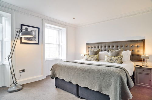 Foto 6 - JOIVY Luxury George Street Apartments: Castle Suite