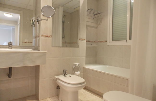 Beachside Apartment Near Puerto Banus - Photo 13