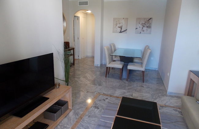 Beachside Apartment Near Puerto Banus - Photo 9