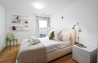 Photo 2 - Two Bedroom Flat With Balcony in Central Wimbledon by Underthedoormat