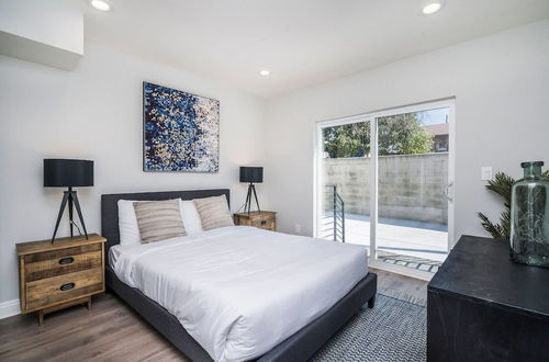 Foto 5 - Brand NEW Modern Luxury 3bdr Townhome In Silver Lake