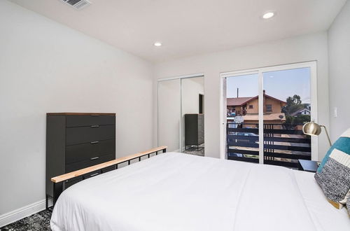 Photo 3 - Brand NEW Modern Luxury 3bdr Townhome In Silver Lake