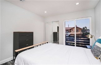 Photo 3 - Brand NEW Modern Luxury 3bdr Townhome In Silver Lake