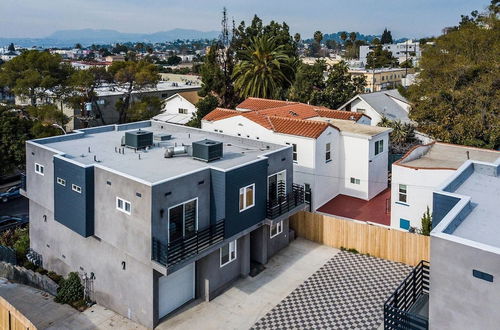 Photo 22 - Brand NEW Luxury 3bdr Townhome In Silver Lake