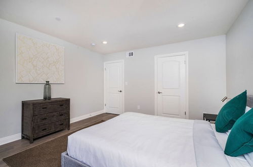 Photo 10 - Brand NEW Modern Luxury 3bdr Townhome In Silver Lake