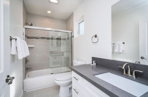 Photo 17 - Brand NEW Modern Luxury 3bdr Townhome In Silver Lake