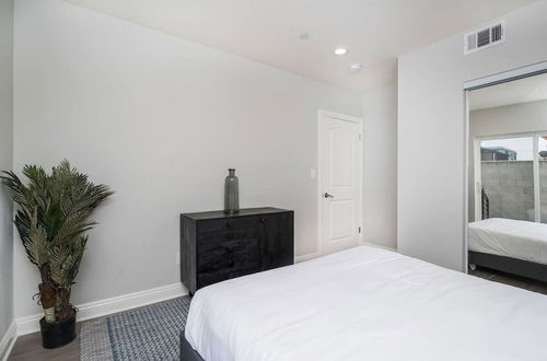 Photo 9 - Brand NEW Modern Luxury 3bdr Townhome In Silver Lake