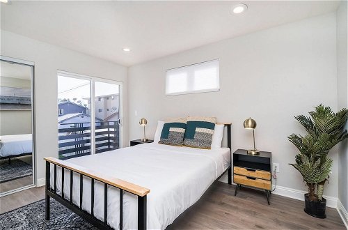 Photo 7 - Brand NEW Modern Luxury 3bdr Townhome In Silver Lake