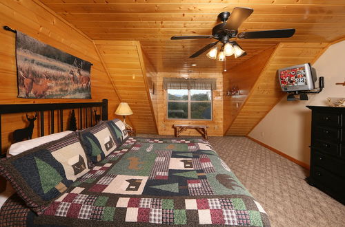 Photo 6 - Mountain Shadow Lodge - Six Bedroom Cabin