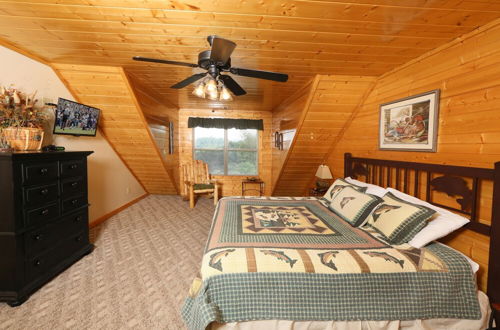 Photo 10 - Mountain Shadow Lodge - Six Bedroom Cabin