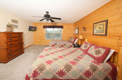 Photo 9 - Mountain Shadow Lodge - Six Bedroom Cabin