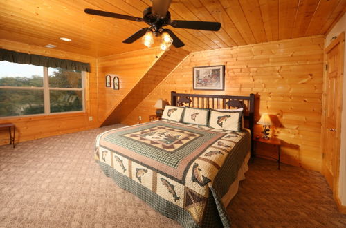 Photo 3 - Mountain Shadow Lodge - Six Bedroom Cabin