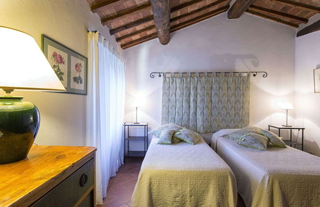 Stunning Villa With Terrace and Private Pool in Tuscan Hills - Photo 3