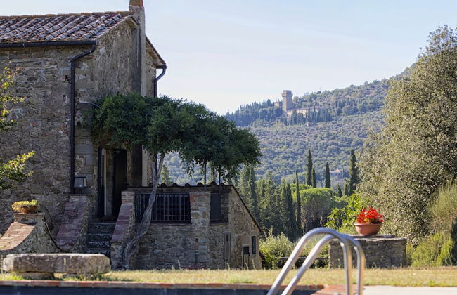 Stunning Villa With Terrace and Private Pool in Tuscan Hills - Photo 14