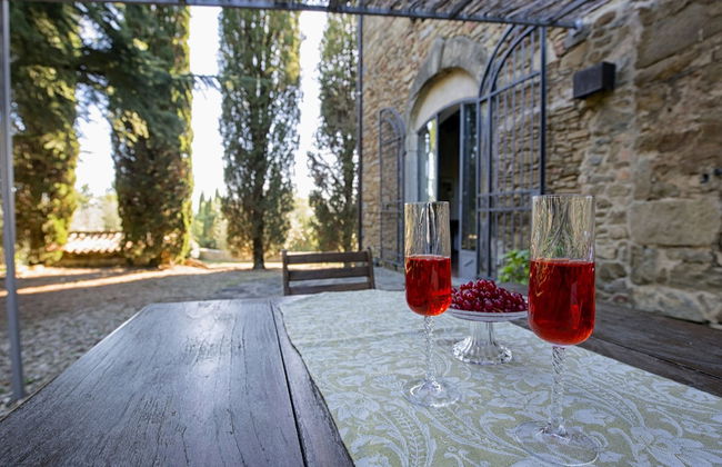 Stunning Villa With Terrace and Private Pool in Tuscan Hills - Photo 15