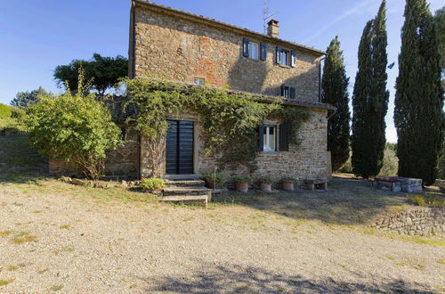 Foto 16 - Stunning Villa With Terrace and Private Pool in Tuscan Hills