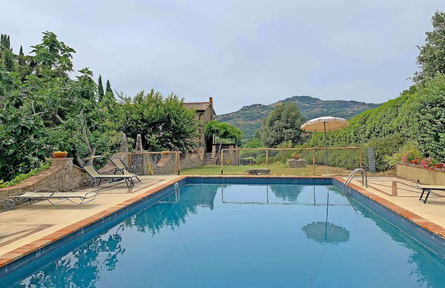 Stunning Villa With Terrace and Private Pool in Tuscan Hills - Photo 9
