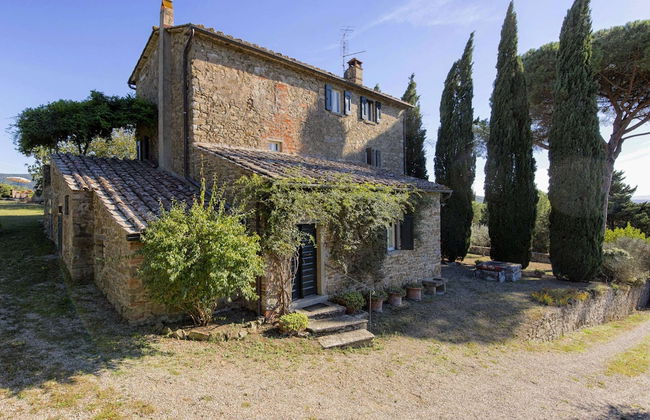 Stunning Villa With Terrace and Private Pool in Tuscan Hills - Photo 17
