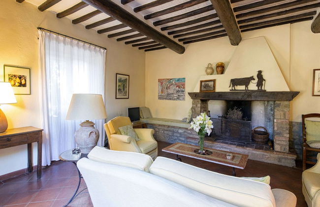 Stunning Villa With Terrace and Private Pool in Tuscan Hills - Photo 12