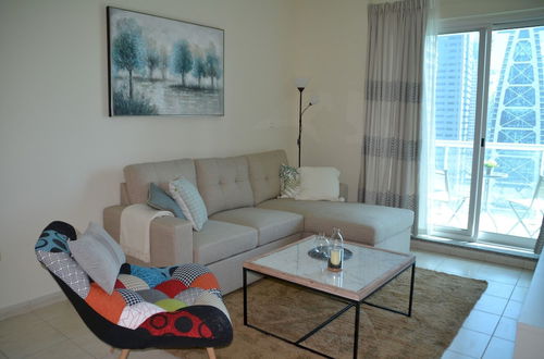 Foto 5 - Delightful Lake View 1 Bedroom in JLT