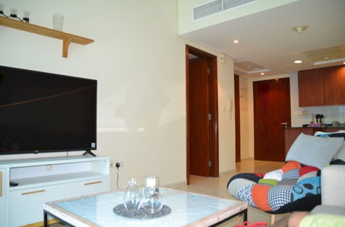 Photo 2 - Delightful Lake View 1 Bedroom in JLT