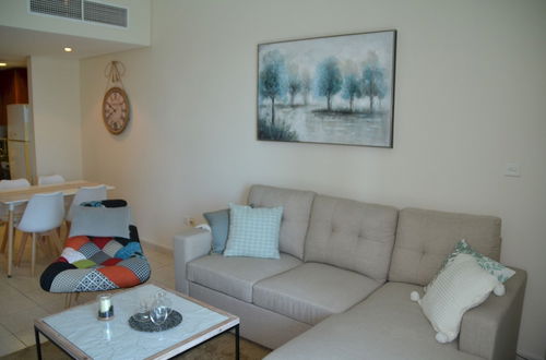 Foto 11 - Delightful Lake View 1 Bedroom in JLT