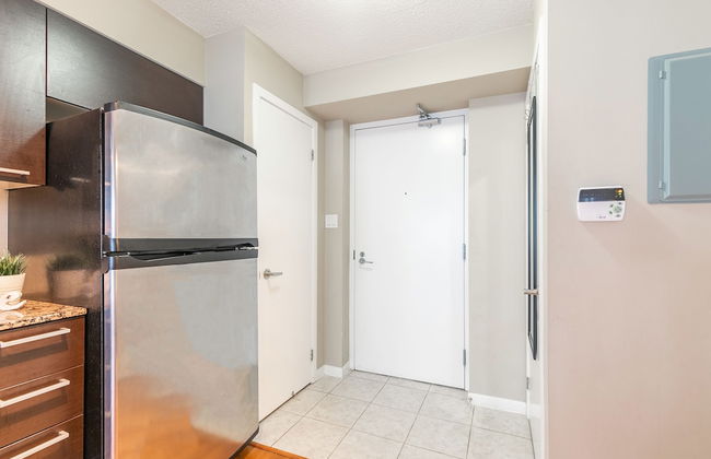 Stylish Suite in Downtown Toronto - Photo 14