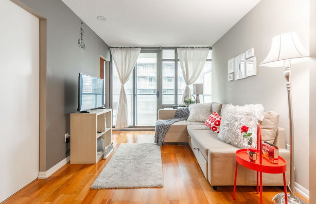 Stylish Suite in Downtown Toronto - Photo 20