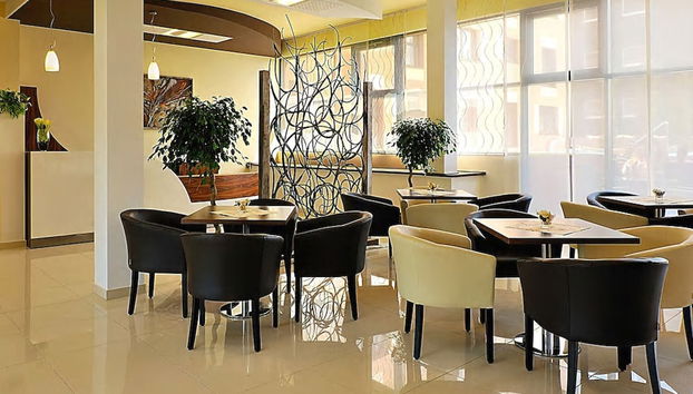 Lobby lounge
