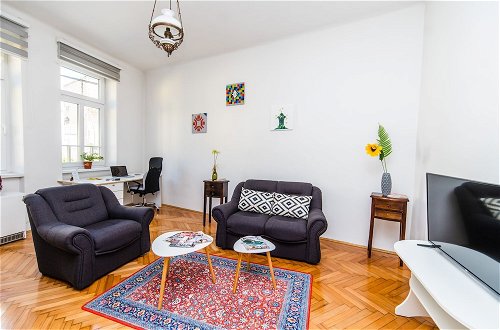 Photo 1 - Bright and Sunny Apartment in The City Center