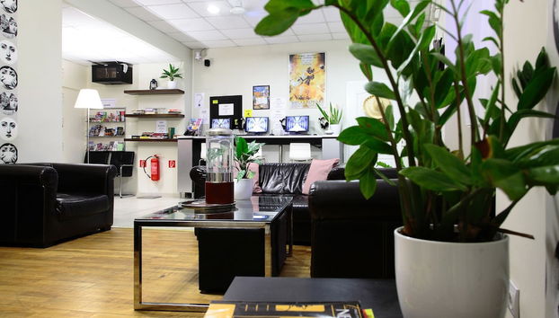 Lobby lounge