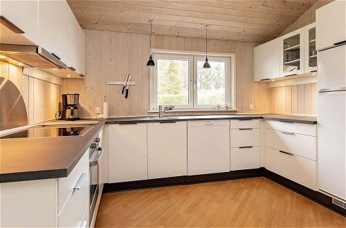 Photo 8 - 10 Person Holiday Home in Lokken