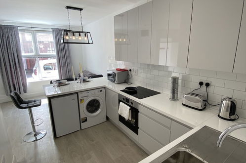 Photo 5 - Two Bedroom City Centre Apartment