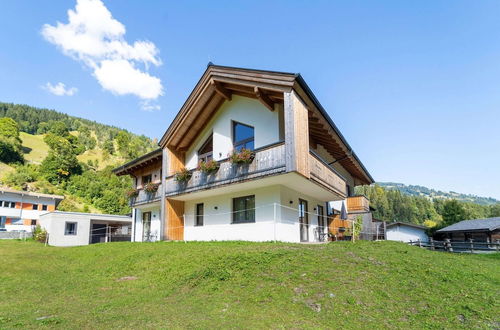 Photo 31 - Spacious Chalet With Sauna